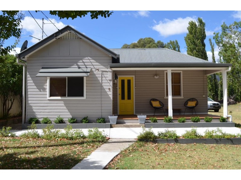 6 Snowy Mountains Highway, Adelong NSW 2729