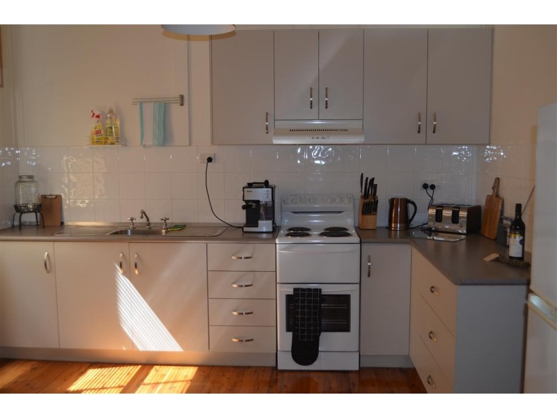 6 Snowy Mountains Highway, Adelong NSW 2729