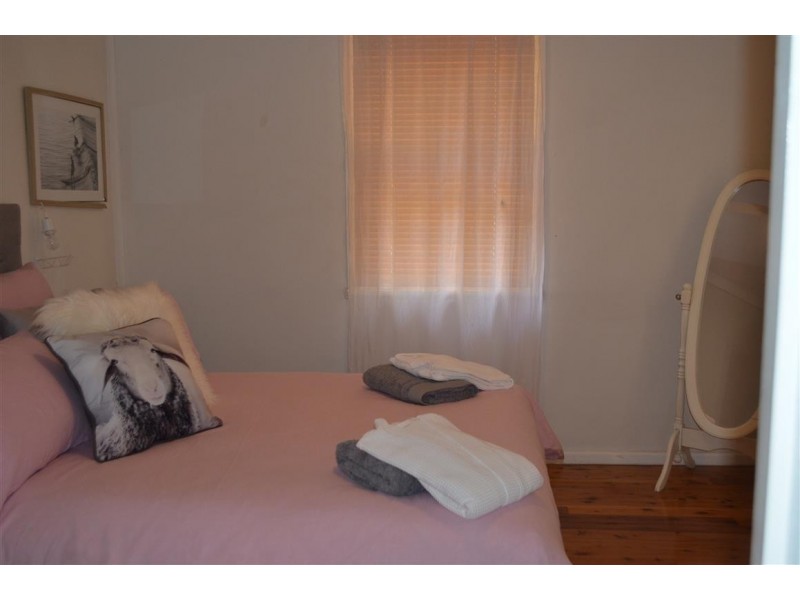 6 Snowy Mountains Highway, Adelong NSW 2729