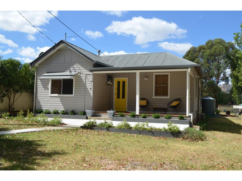 6 Snowy Mountains Highway, Adelong NSW 2729