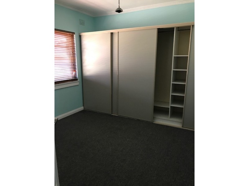 18 Simpson Street, Tumut NSW 2720