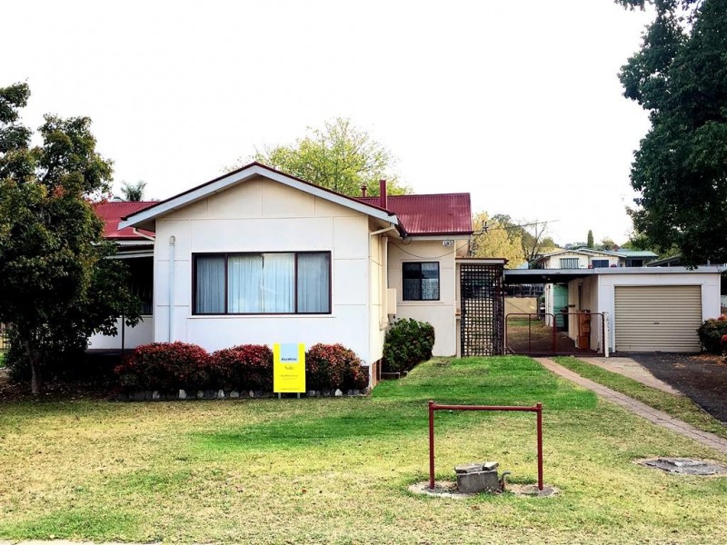 187 Capper Street, Tumut NSW 2720