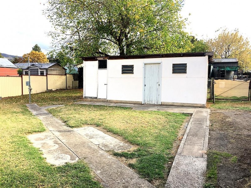 187 Capper Street, Tumut NSW 2720