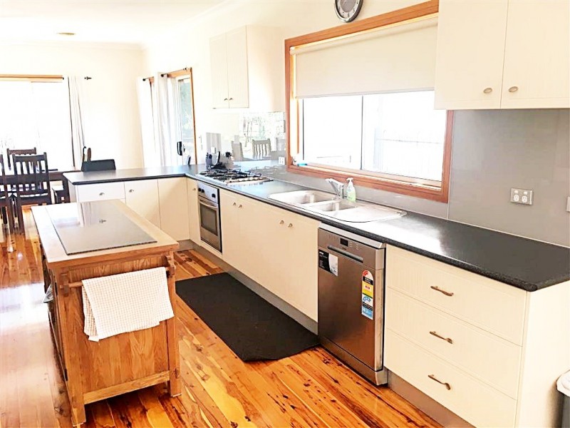 16 Bundara Crescent, Tumut NSW 2720