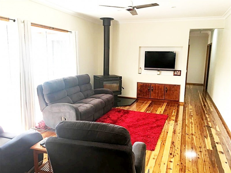 16 Bundara Crescent, Tumut NSW 2720