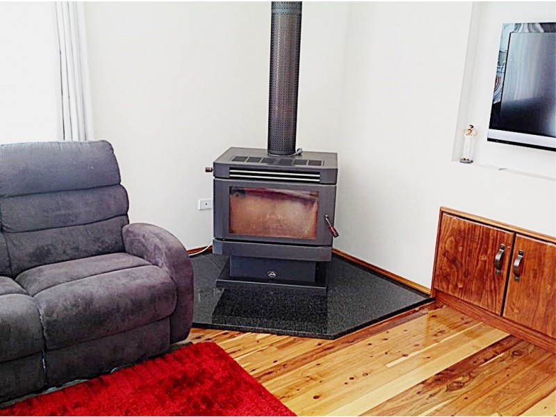 16 Bundara Crescent, Tumut NSW 2720