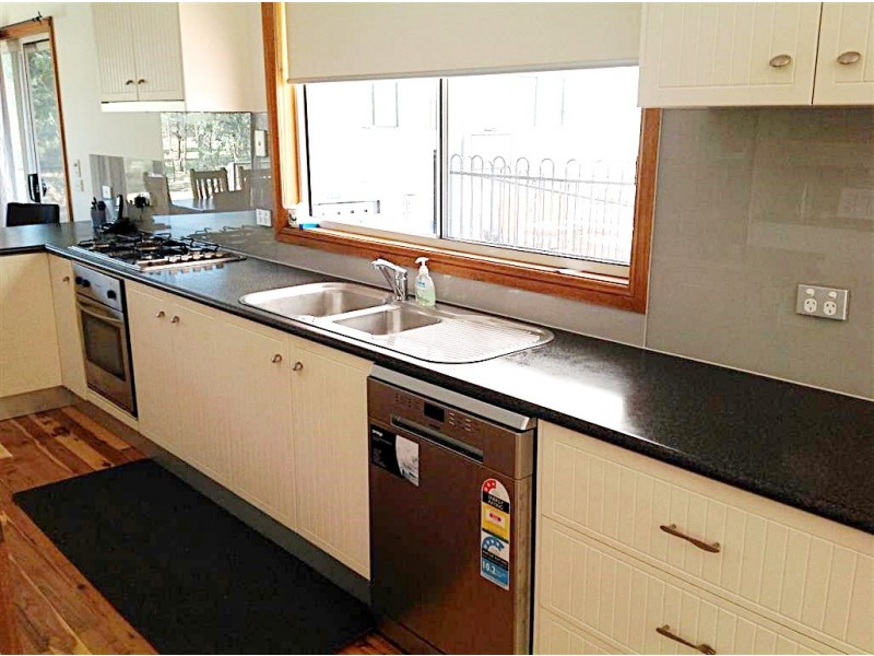 16 Bundara Crescent, Tumut NSW 2720