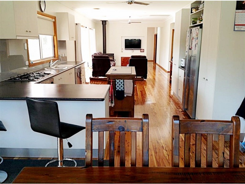 16 Bundara Crescent, Tumut NSW 2720