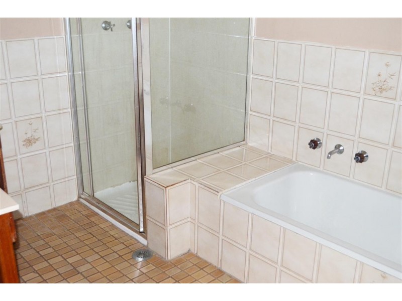 28 Howick Street, Tumut NSW 2720