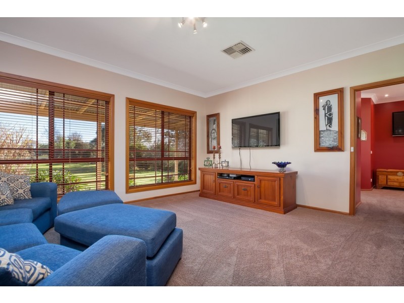 60 Currawong Road, Tumut NSW 2720