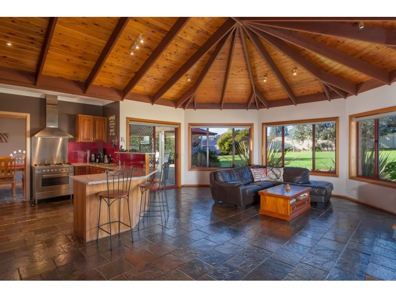 60 Currawong Road, Tumut NSW 2720