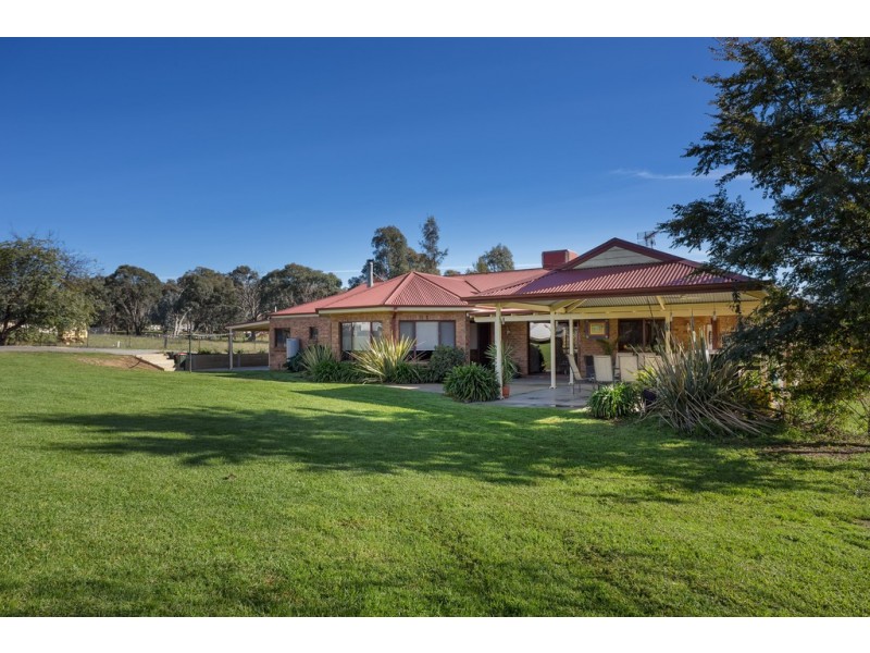 60 Currawong Road, Tumut NSW 2720