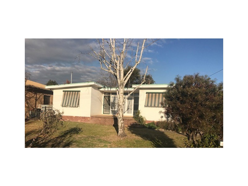 4 Colwell Street, Tumut NSW 2720