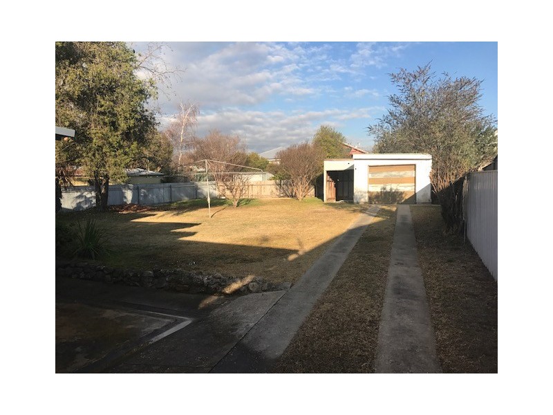 4 Colwell Street, Tumut NSW 2720