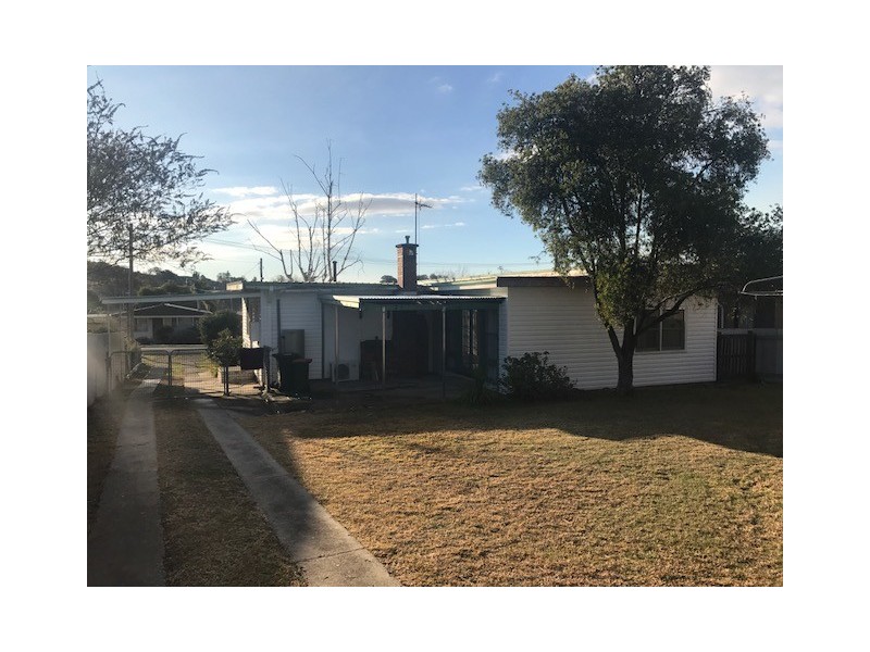 4 Colwell Street, Tumut NSW 2720