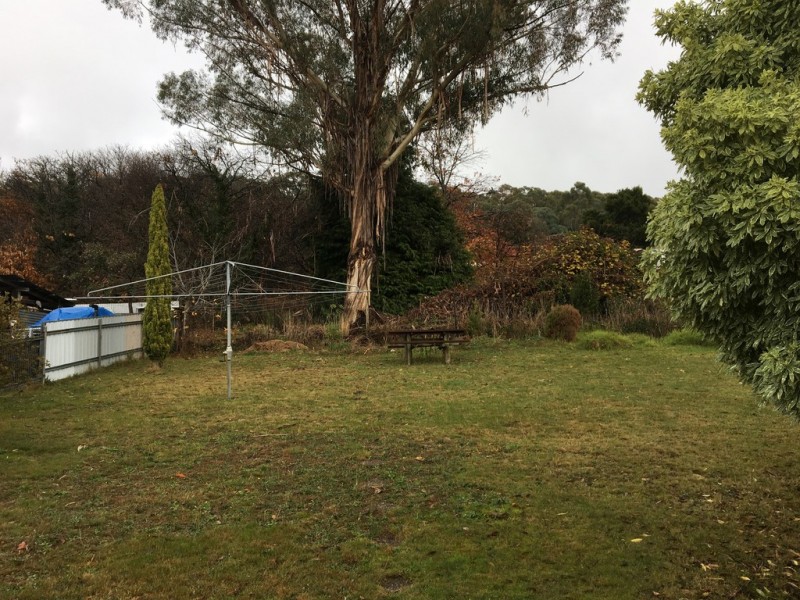 33 Sunnyside Ave, Batlow NSW 2730