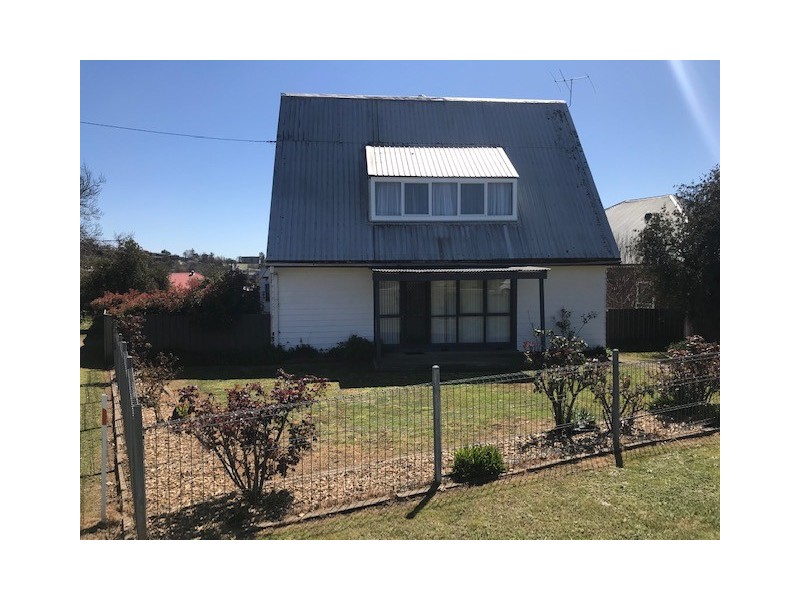 115 Broughton Street, Tumut NSW 2720