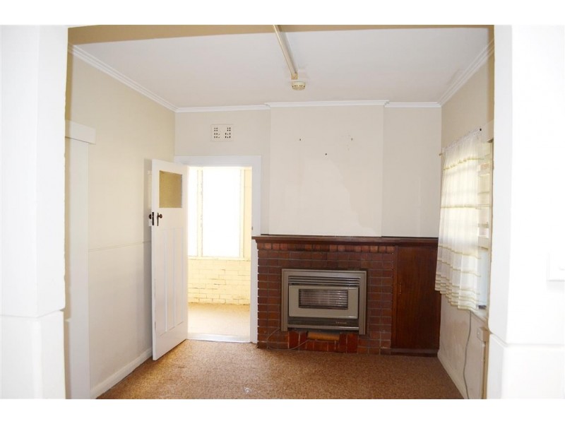 27 Capper Street, Tumut NSW 2720