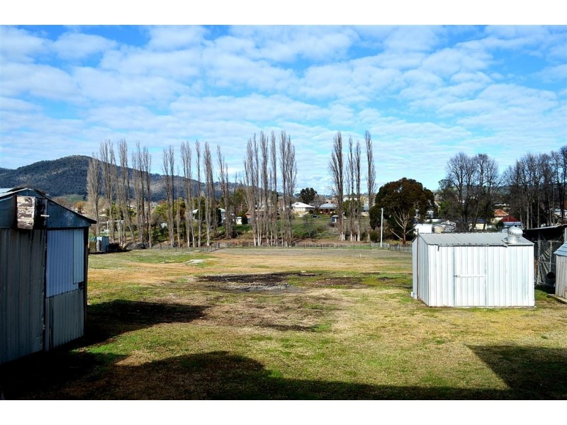 8-10 Bleak Street, Adelong NSW 2729