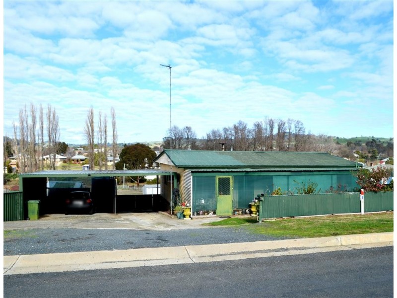 8-10 Bleak Street, Adelong NSW 2729