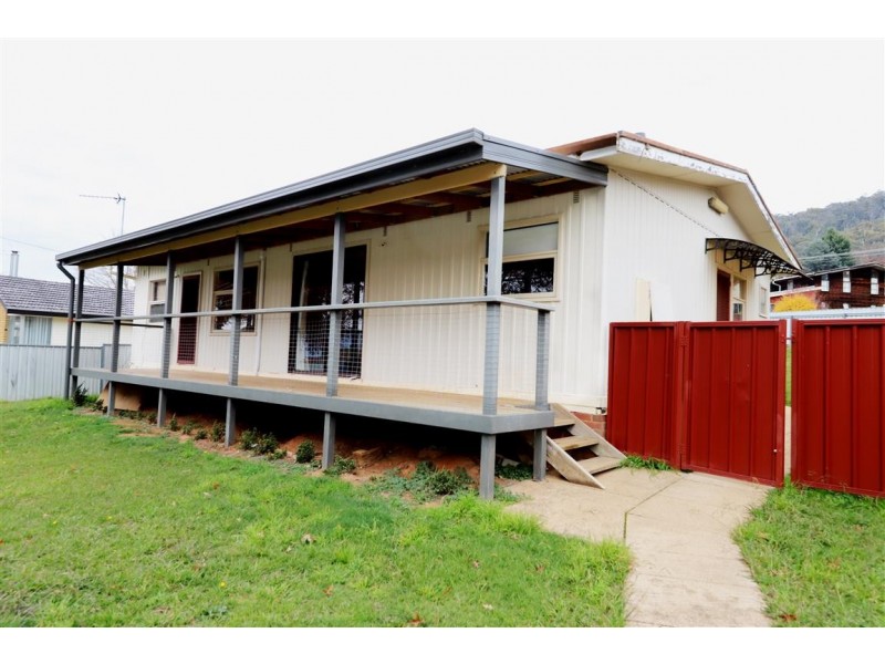 2 Nellis Street, Batlow NSW 2730