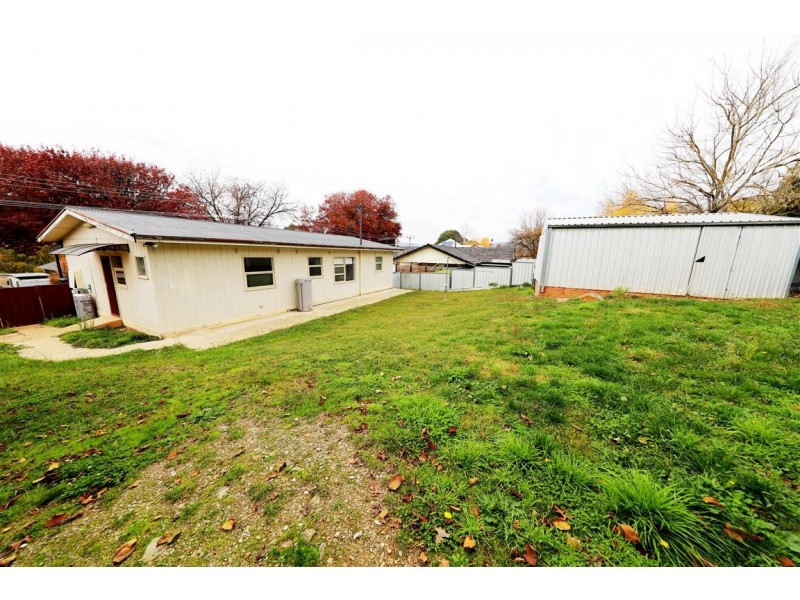 2 Nellis Street, Batlow NSW 2730