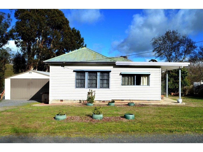49 Cromwell Street, Adelong NSW 2729