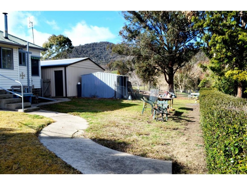 49 Cromwell Street, Adelong NSW 2729