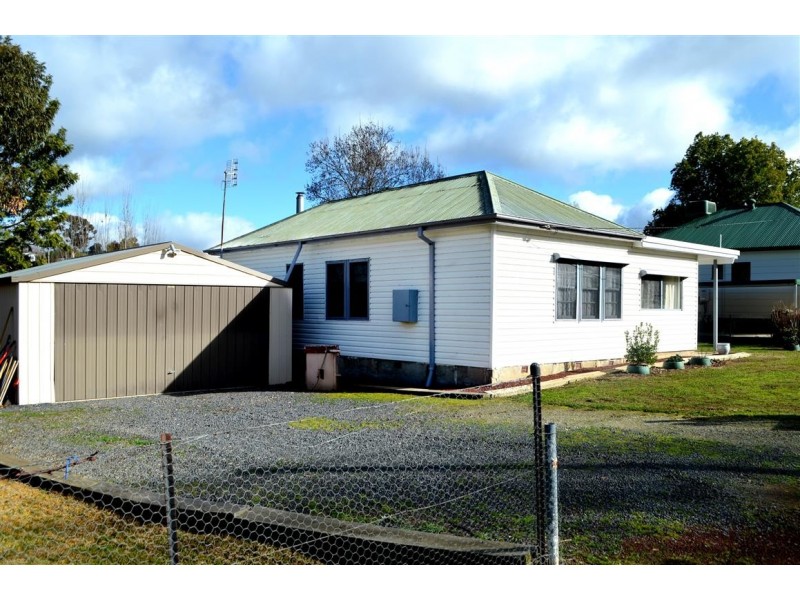 49 Cromwell Street, Adelong NSW 2729