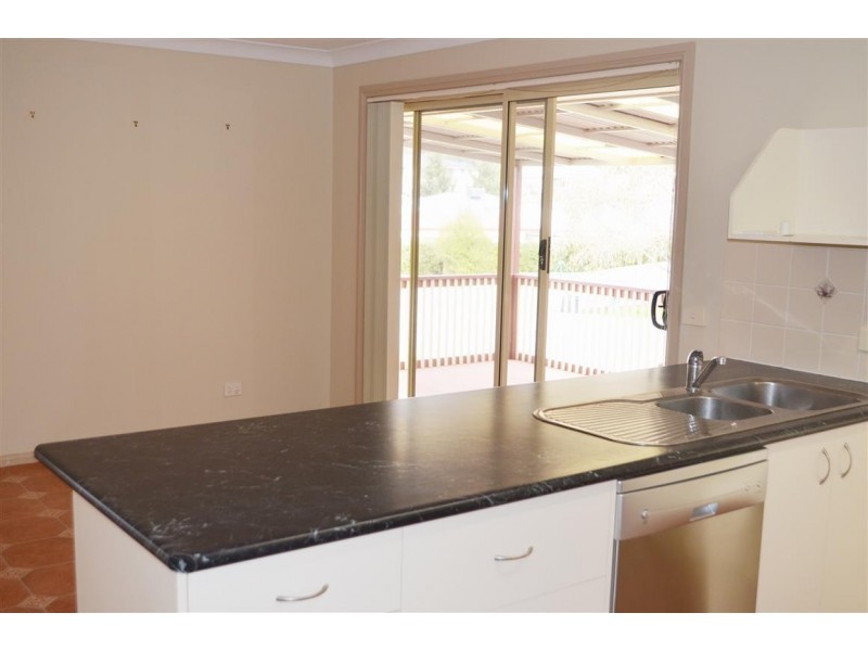 4 Harris Street, Tumut NSW 2720