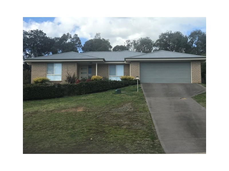 20 Booral Avenue, Tumut NSW 2720