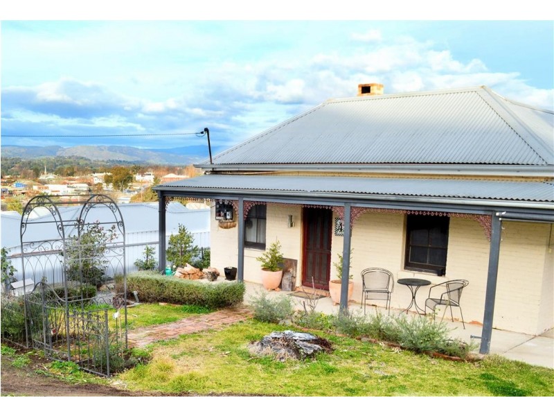 42 Carey Street, Tumut NSW 2720