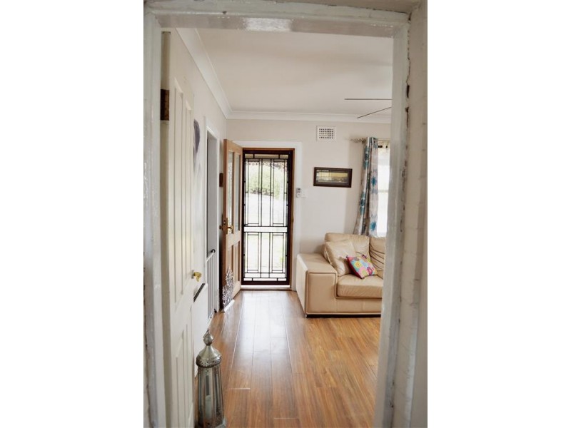 42 Carey Street, Tumut NSW 2720