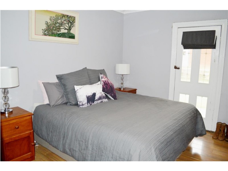 42 Carey Street, Tumut NSW 2720