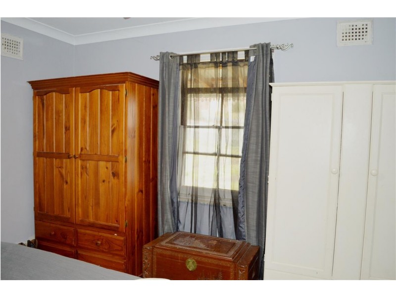 42 Carey Street, Tumut NSW 2720