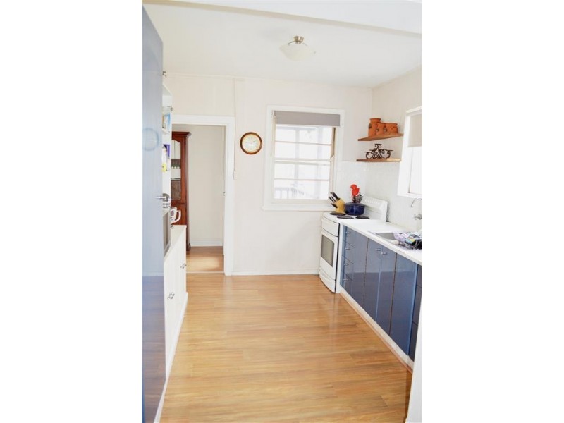 42 Carey Street, Tumut NSW 2720