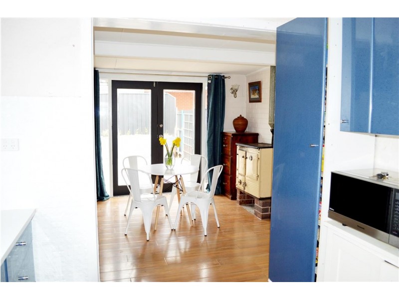 42 Carey Street, Tumut NSW 2720