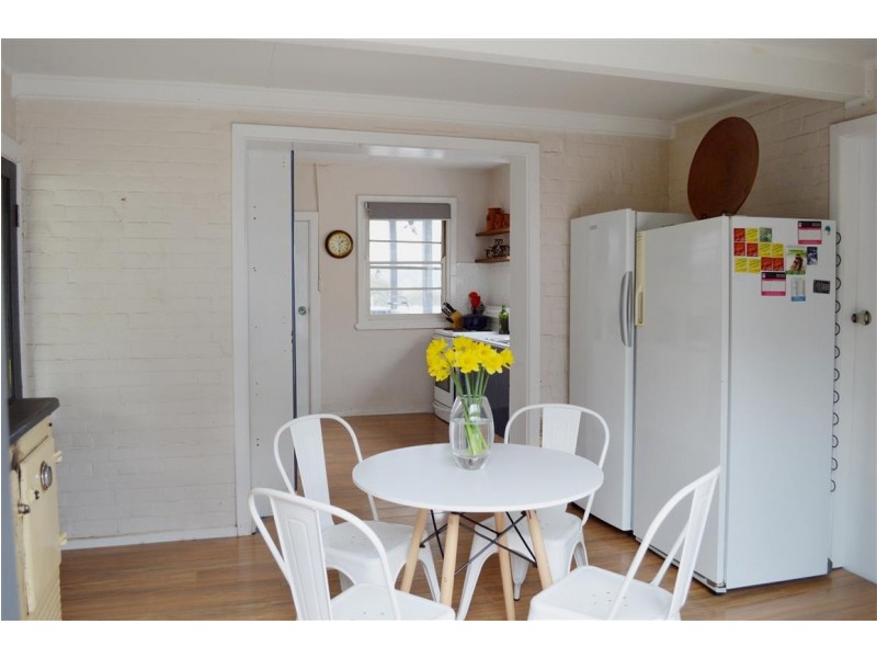 42 Carey Street, Tumut NSW 2720