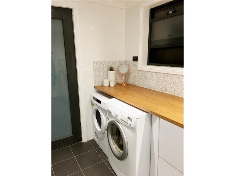 42 Carey Street, Tumut NSW 2720