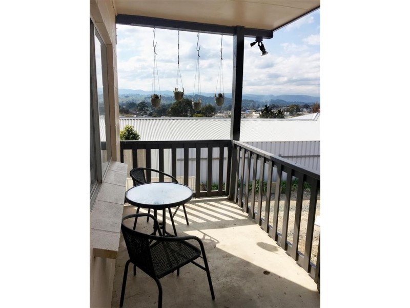 42 Carey Street, Tumut NSW 2720