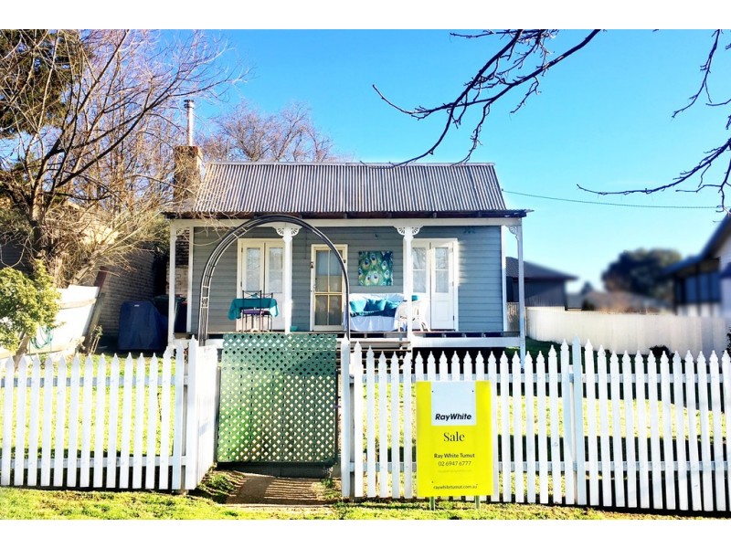 35 Sydney Street, Tumut NSW 2720