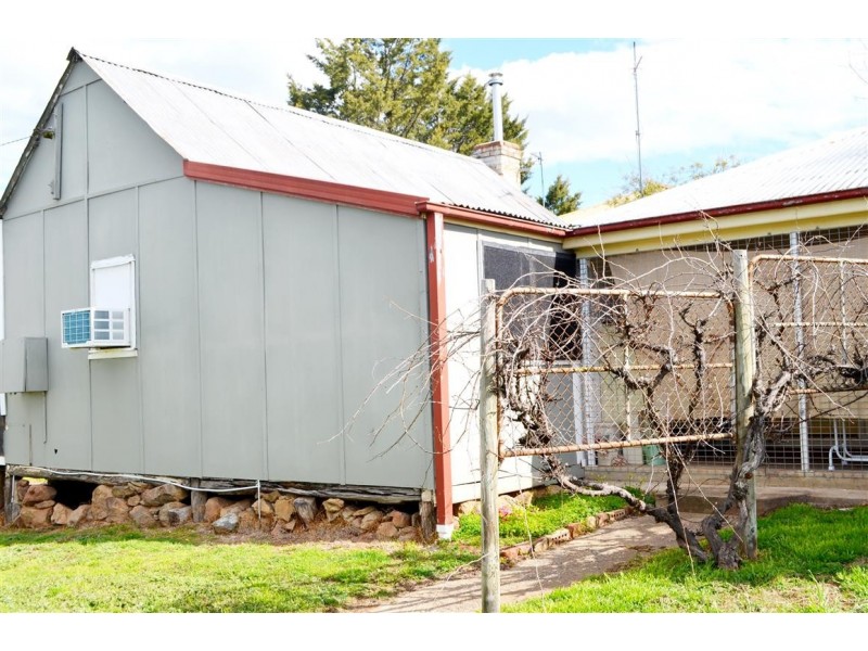 35 Sydney Street, Tumut NSW 2720