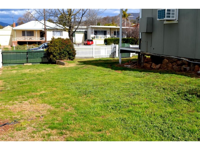 35 Sydney Street, Tumut NSW 2720