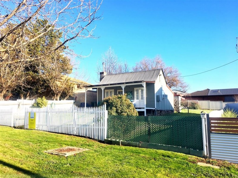 35 Sydney Street, Tumut NSW 2720