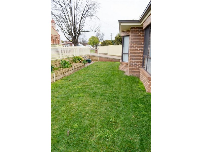 1/52 Simpson Street, Tumut NSW 2720