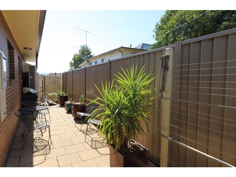 1/52 Simpson Street, Tumut NSW 2720