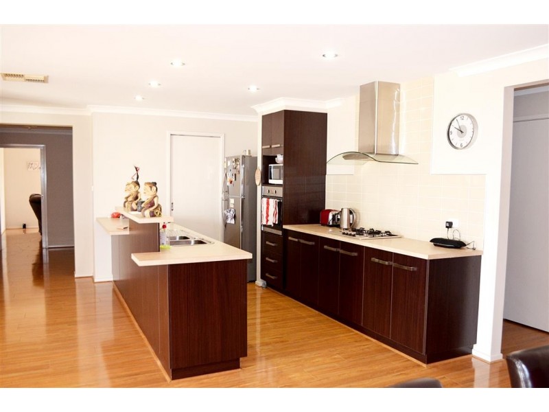 10 Green Street, Tumut NSW 2720