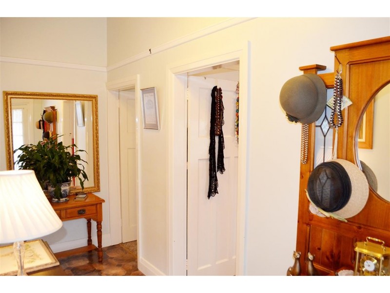 1/4 Carey Street, Tumut NSW 2720