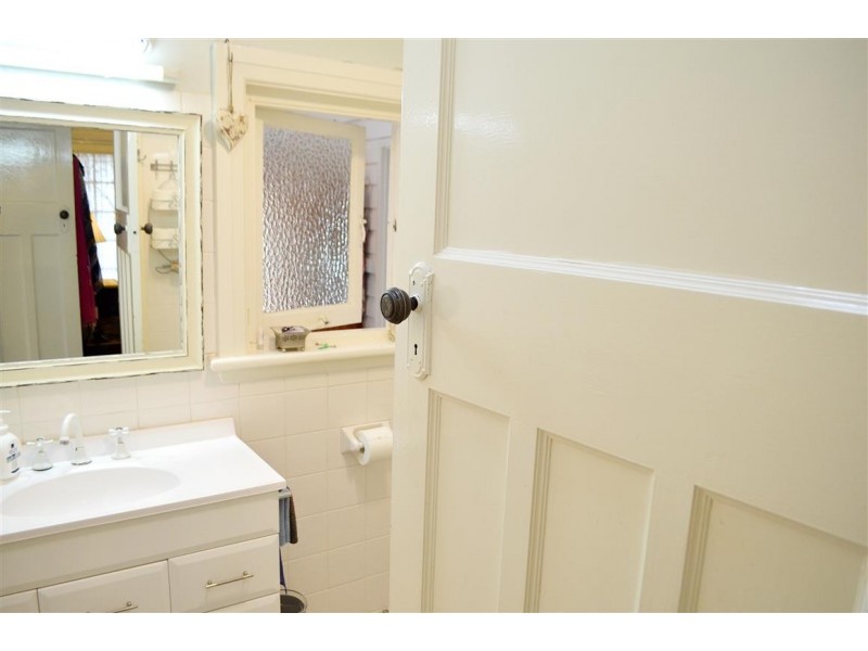 1/4 Carey Street, Tumut NSW 2720