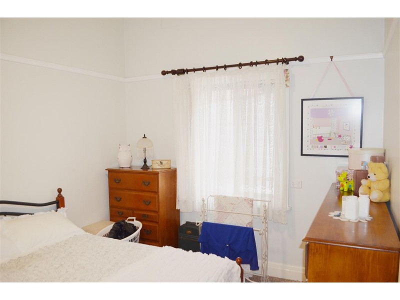 1/4 Carey Street, Tumut NSW 2720